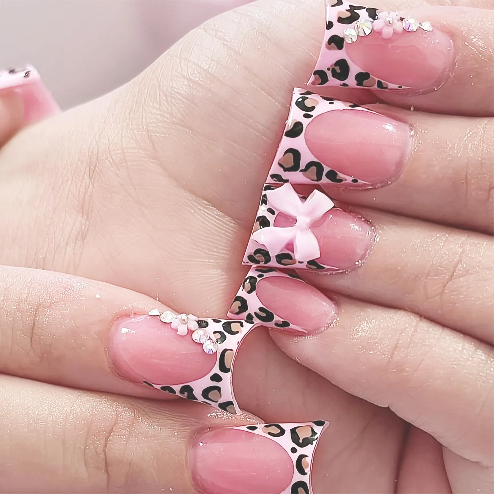 Nail Art Leopard - 24 шт. коротких накладных ногтей с