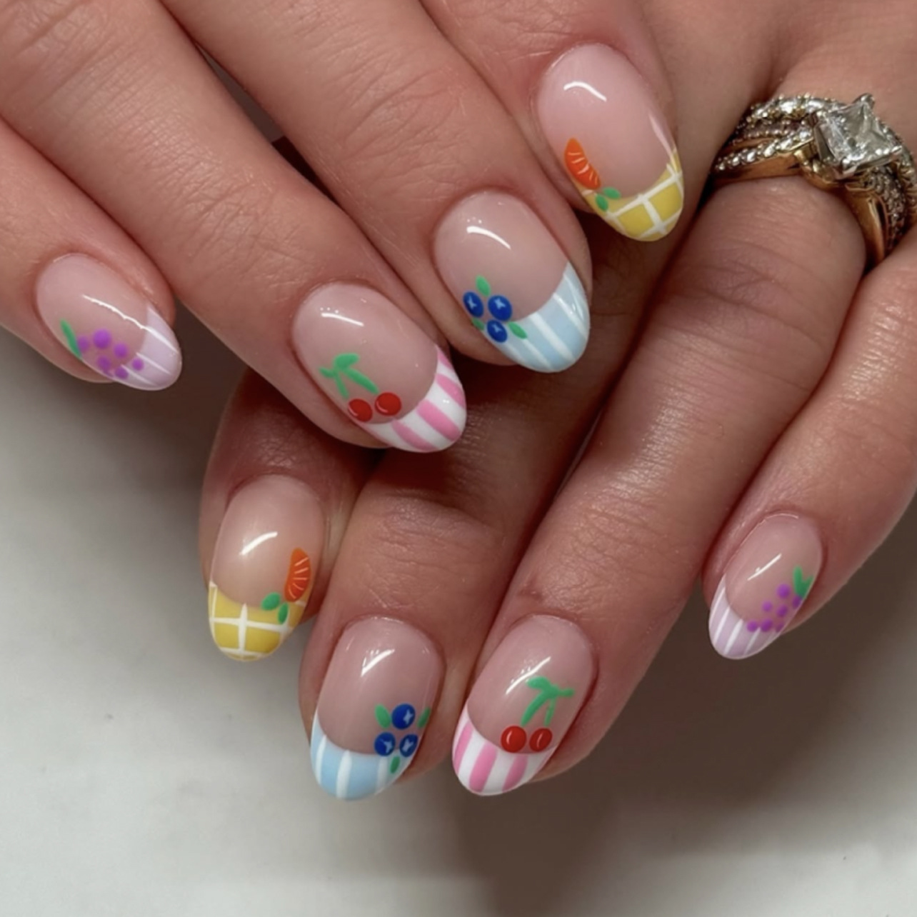 24 шт., простые миндалевидные  – обзор и цена Nail Art Press On